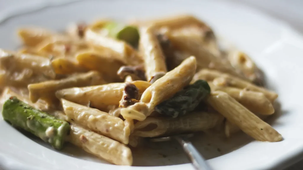 pasta penne med cremet tomatsauce