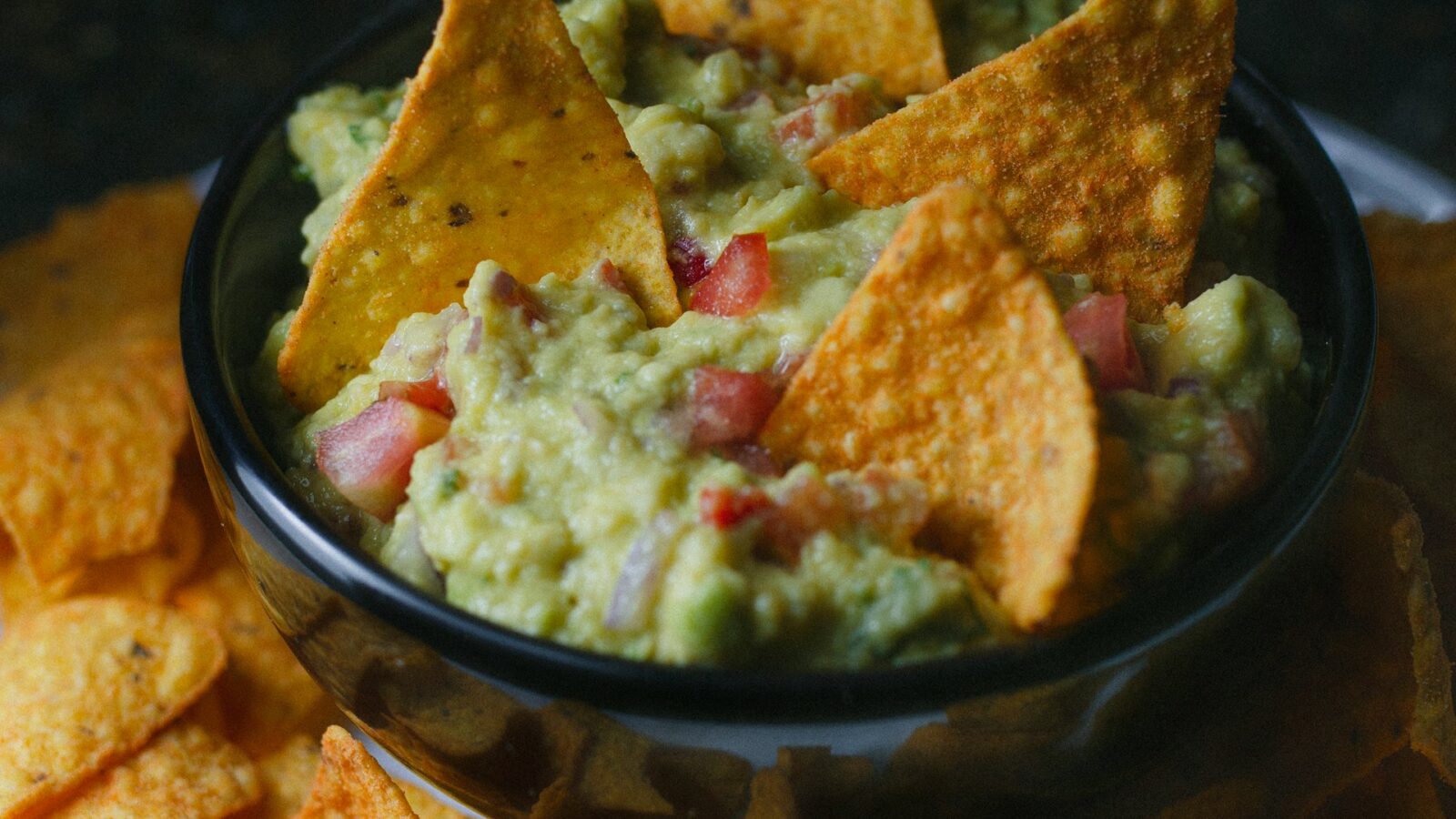 Nachos med ost og guacamole